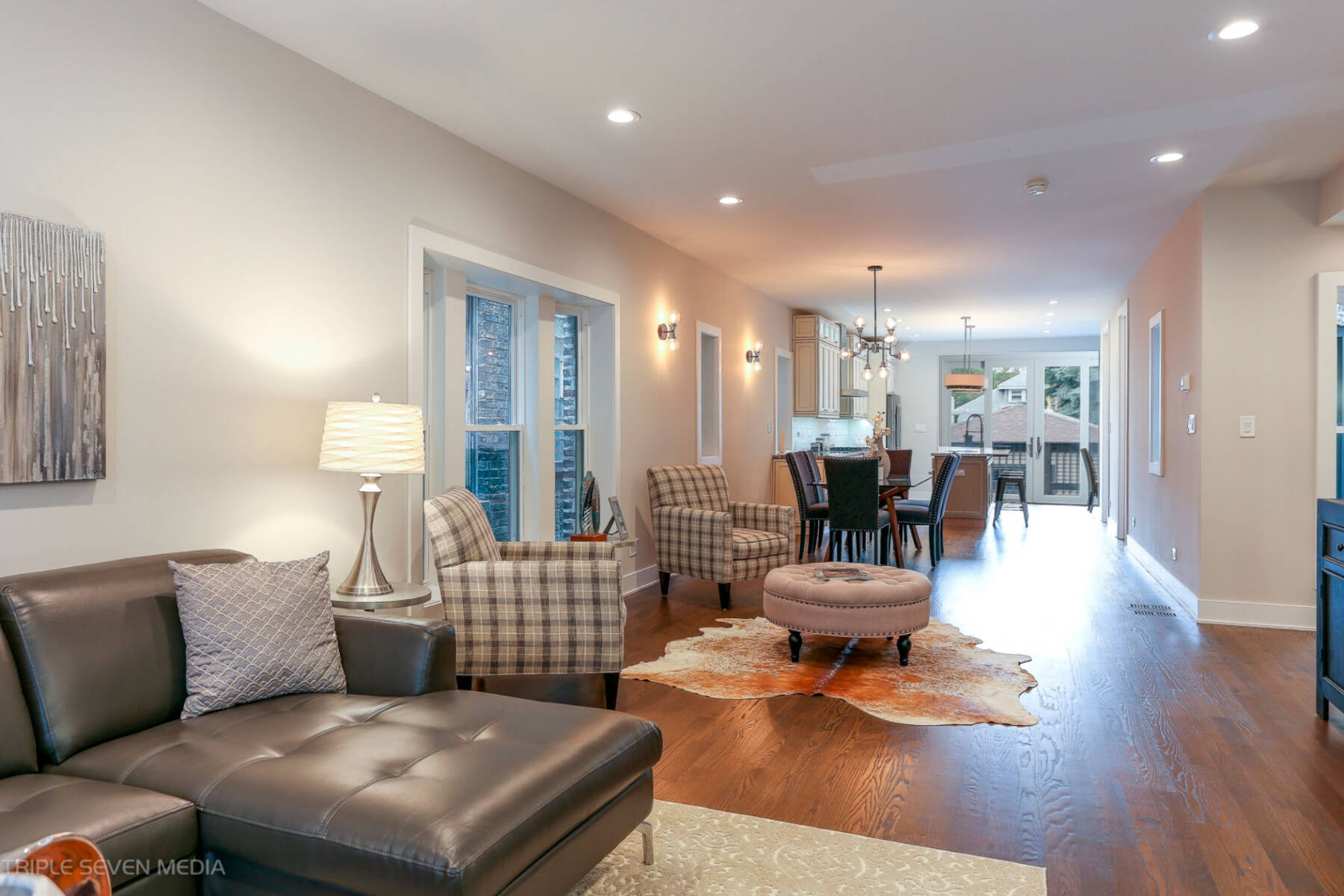 balmoral-restoration-chicago-Living-Room